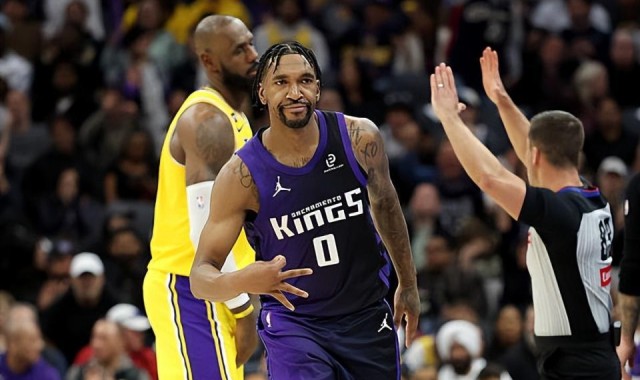 正面较量打爆湖人！这下湖人想要得到国王强力得分手又得加价了？