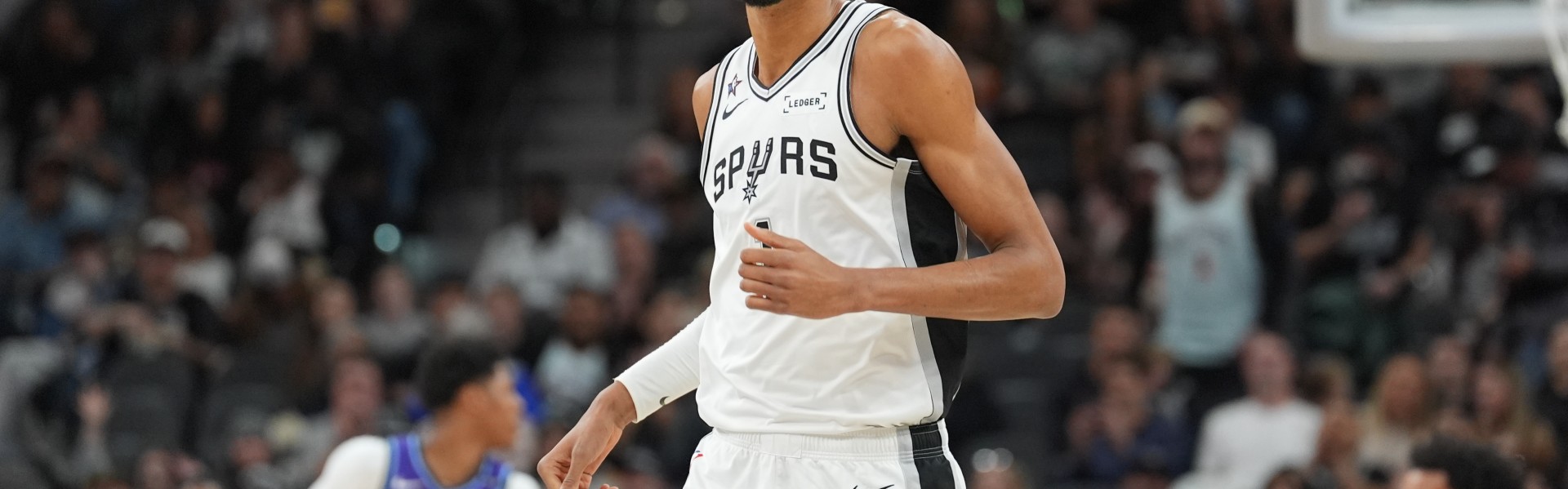 开云官网-填满数据栏！文班亚马半场5中4拿到13分5板2助1断1帽