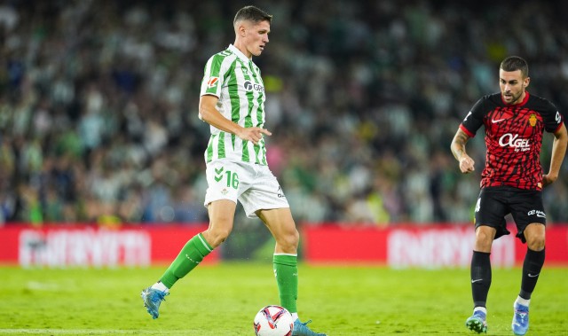 阿尔蒂米拉：我小时候发育成长较晚又瘦又矮，因此离开巴萨青年队