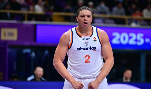 kaiyun-记者：上海今年15场赢13场 这外援配置和化学反应 绝对冠军争夺者