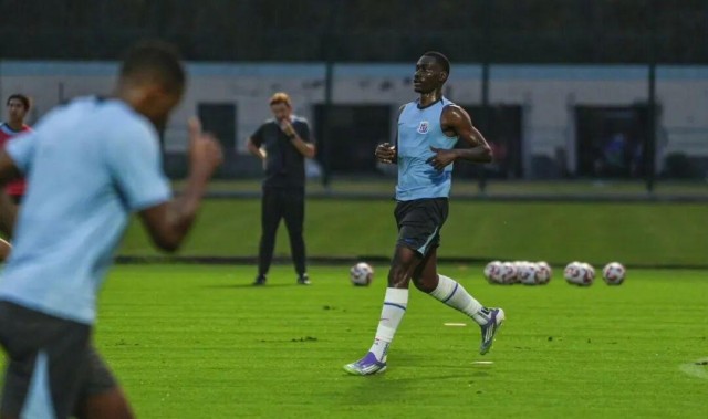 记者：阿苏埃未回非洲参加国家队比赛，申花将组织集体观影