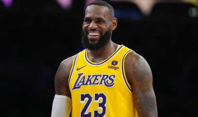 kaiyun-还差11球！詹姆斯今夜冲顶进球榜，湖人名宿阶梯再添一级