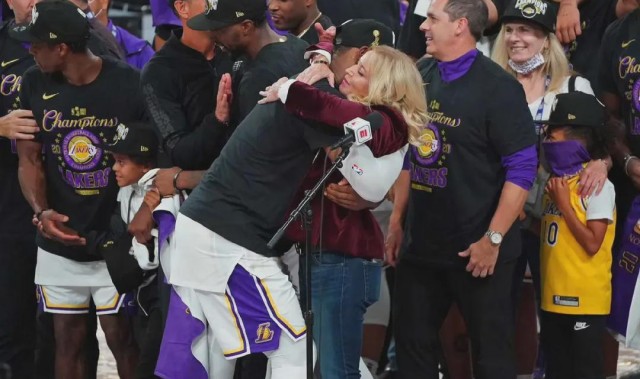 开云官网-害！巴斯家族内斗，詹姆斯无辜躺枪